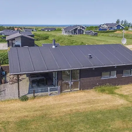 Stunning In With Kitchen Holiday home