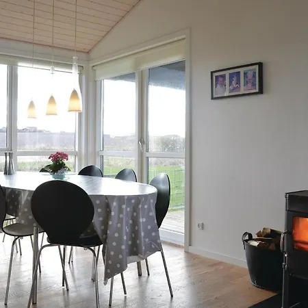 Holiday home Stunning In With Kitchen *